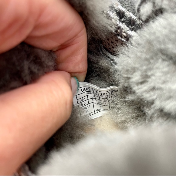 NWT UGG McKay Bootie - Picture 5 of 6